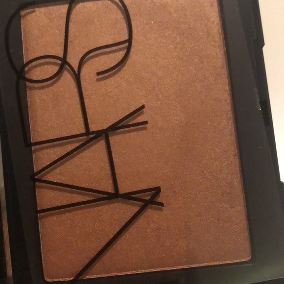 NARS BRONZER in ST. BARTS - Picture 2 of 6